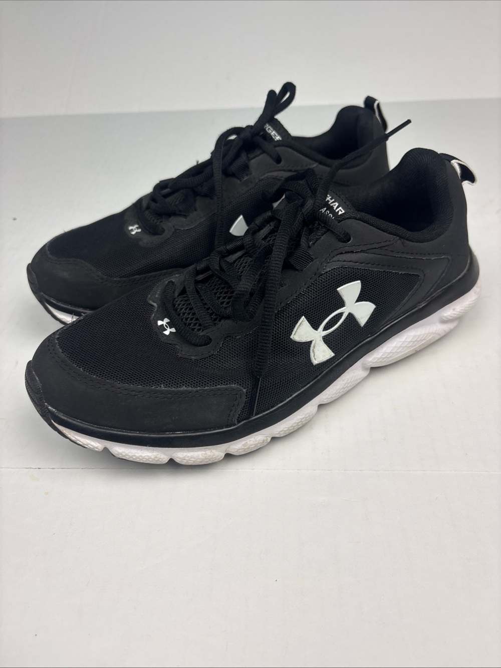 Under Armour Women Size 10 Sneakers Charged Assert 9 Black White Logo Running